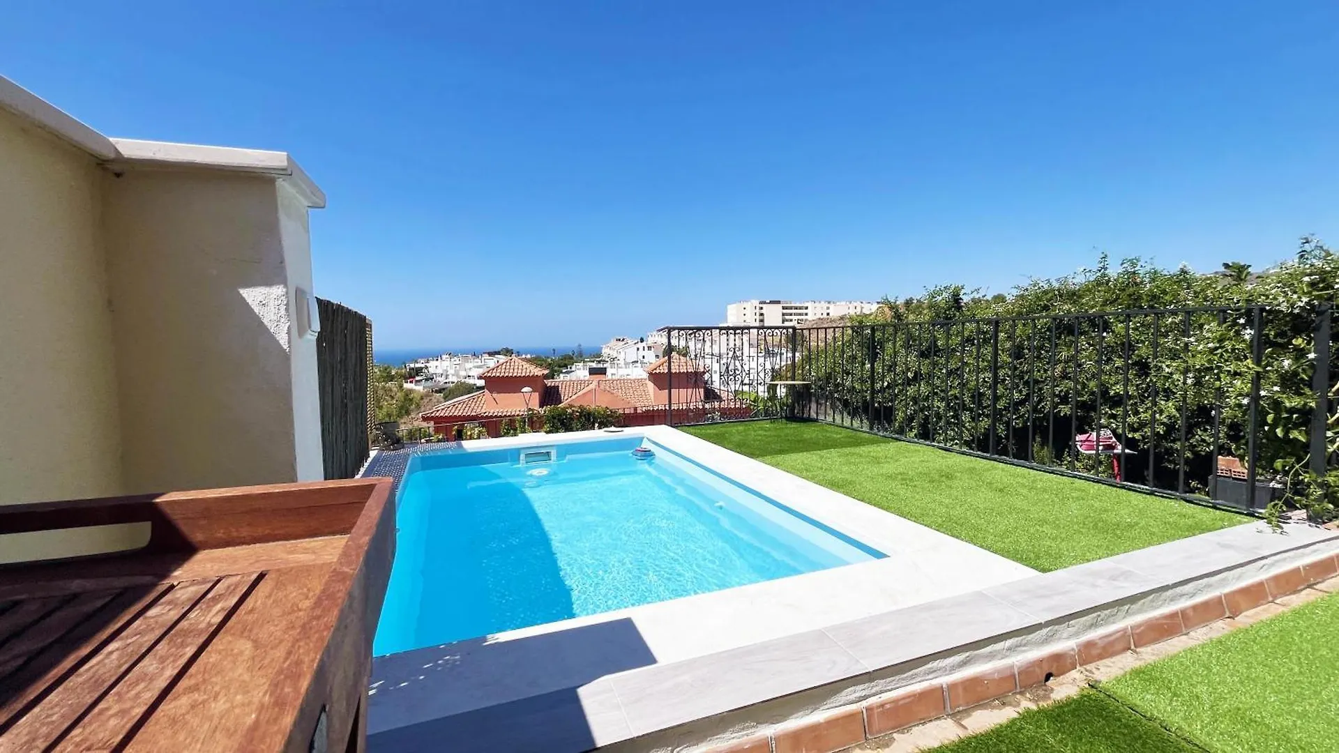 Gran Terraza Con Vistas Al Mar Y Piscina Apartment Rincon de la Victoria 0*,