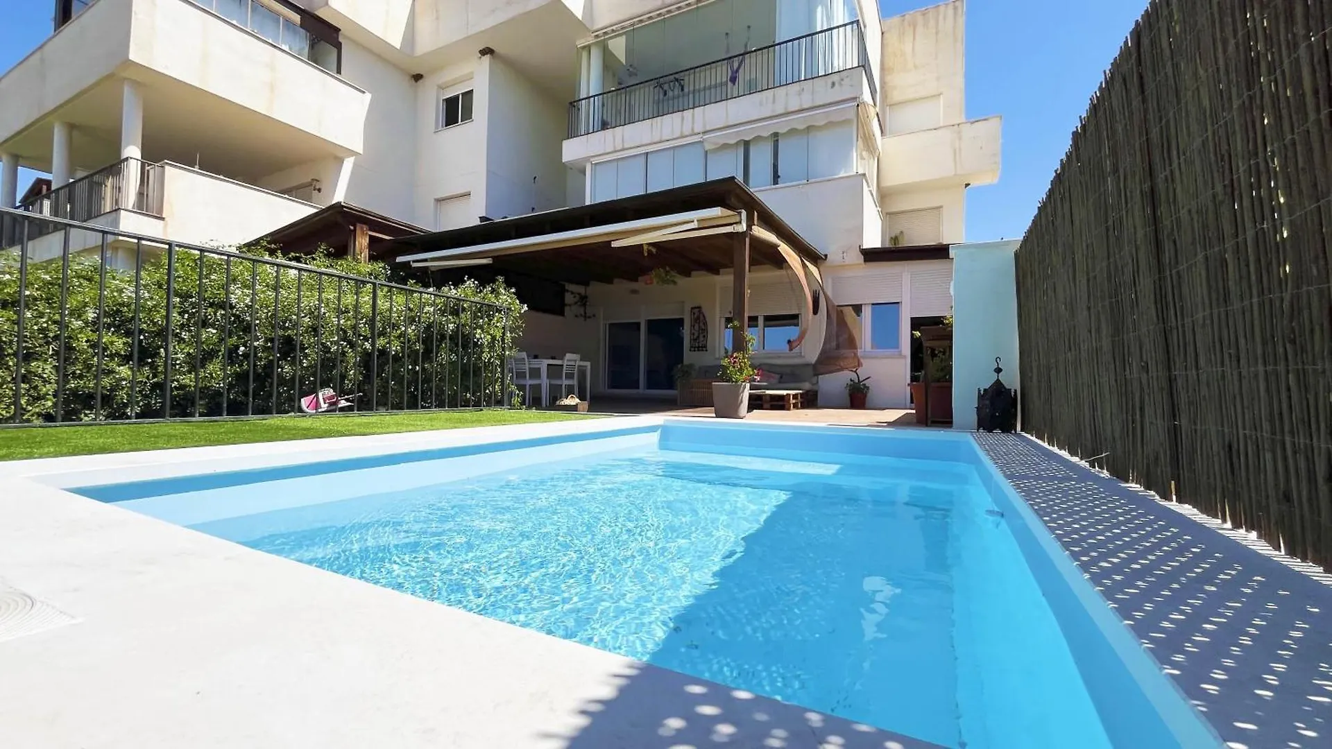 Gran Terraza Con Vistas Al Mar Y Piscina Apartment Rincon de la Victoria